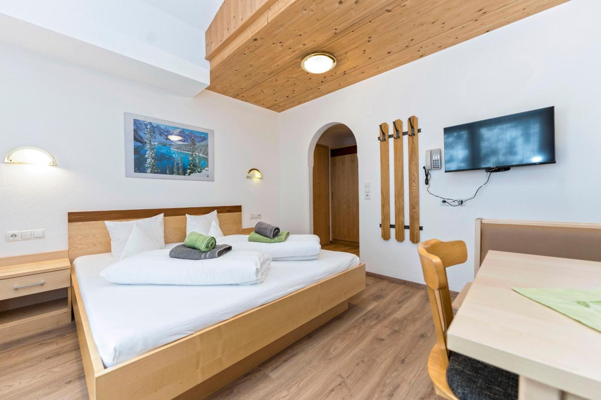 Hotel Garni Siegele - Inklusive Silvretta-Card Premium Ischgl Exterior photo