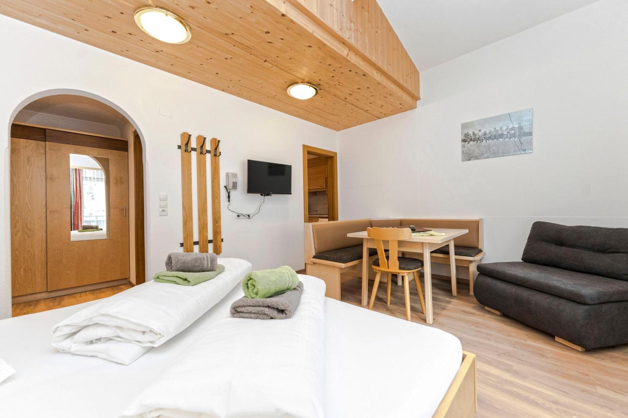 Hotel Garni Siegele - Inklusive Silvretta-Card Premium Ischgl Exterior photo